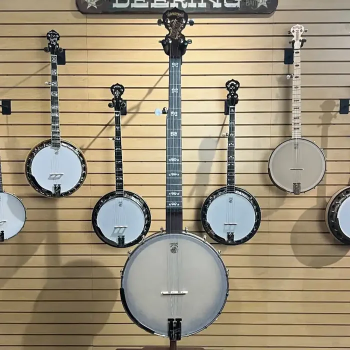 Artisan Goodtime Americana w. Scoop + Guitar Style Tuner Showroom Banjo