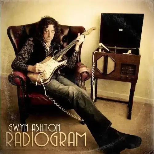 Gwyn Ashton Radiogram – COMPACT DISCS